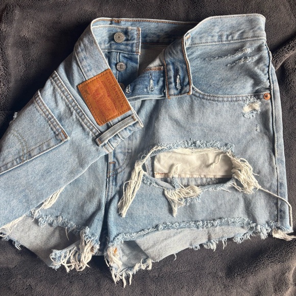 Women’s Levi’s Denim Shorts Style 501, Size W32 - Picture 3 of 12